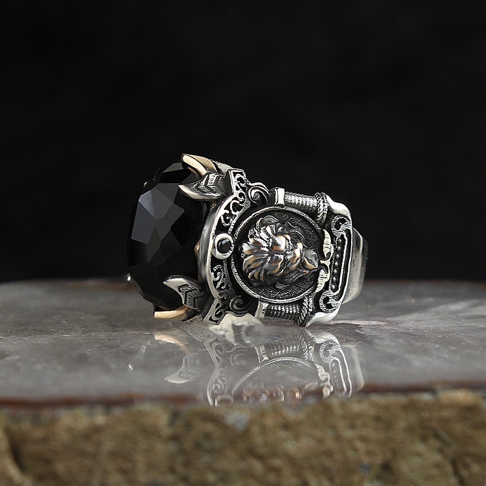 925 Sterling Silver Men's Ring with Lion Symbol and Crystal Cut Zircon Stone