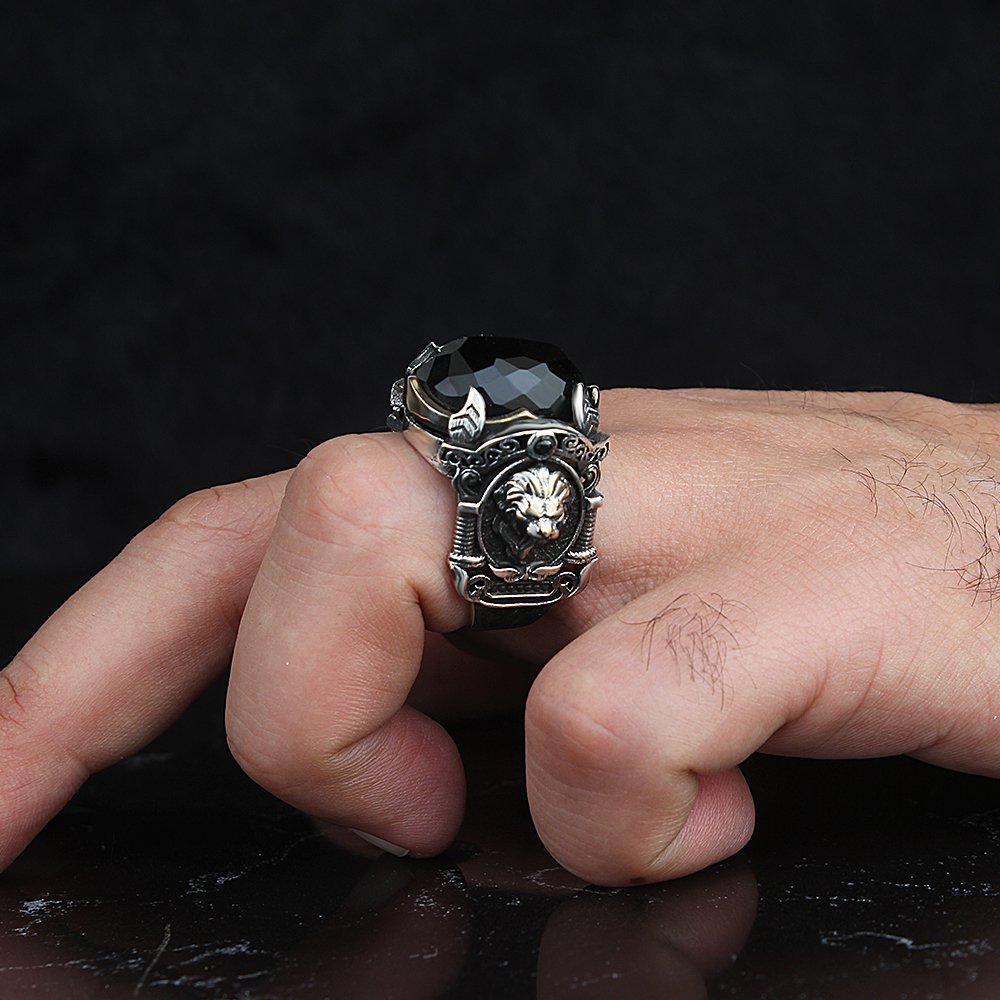 925 Sterling Silver Men's Ring with Lion Symbol and Crystal Cut Zircon Stone